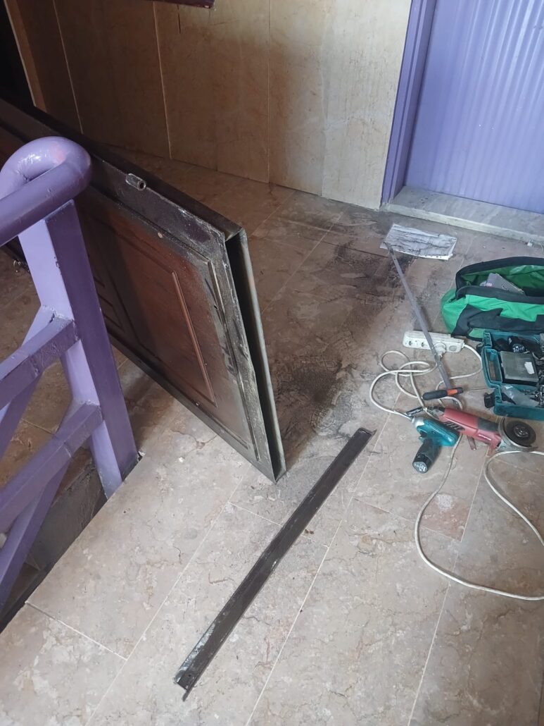 Yere Sürten Çelik Kapı Altı Kesme